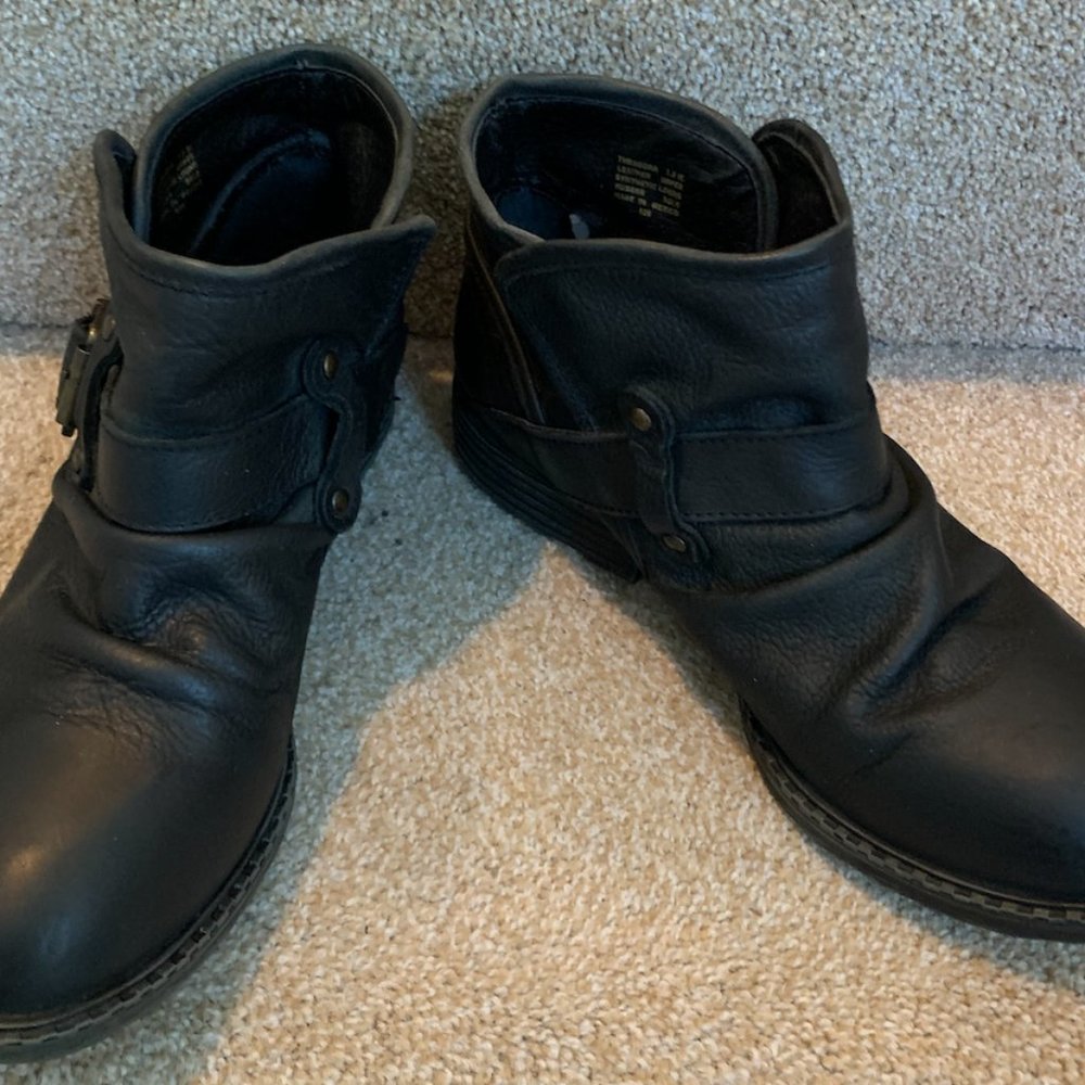 Report Theodora black leather ankle boots / booties, Size 7.5 Medium.